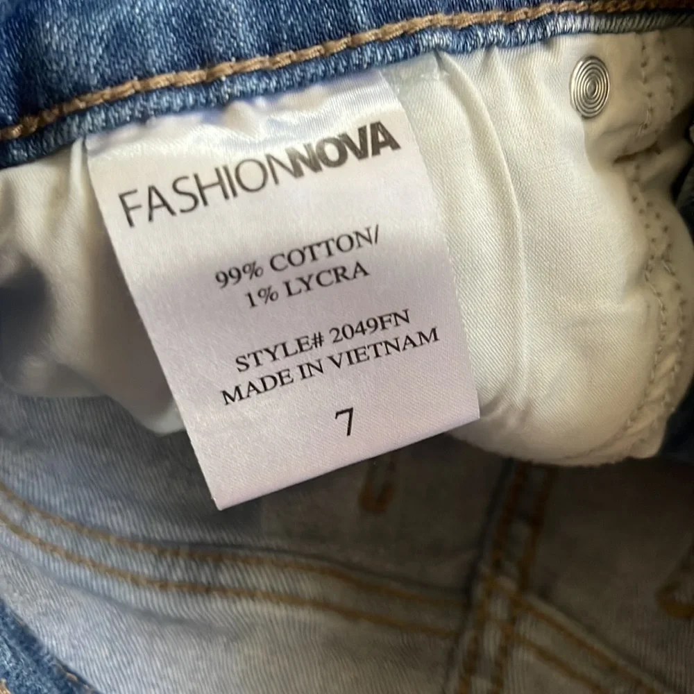 Fashion Nova Shorts - Picture 3 of 4